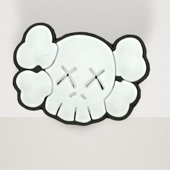 KAWS logo Crocs Charm - Buy 3‎ of More Get 50% OFF - Picture 2 of 2
